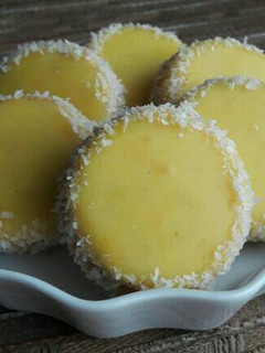 Una foto de Galletas de mantequilla con glaseado de limón