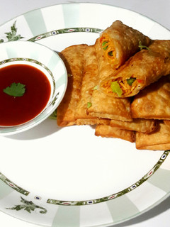 नूडल्स स्प्रिंग रोल (Noodles spring roll recipe in Hindi) रेसिपी मुख्य फोटो