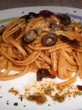 Linguine con Pomodori Secchi, Capperi, Olive Nere e Colata di Acciuga