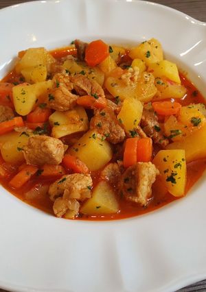 O poză a rețetei Tocăniță ardelenească de porc cu cartofi.