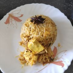 A picture of Paneer tikka masala briyani.
