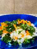 Ensalada de repollo, zanahoria y verdes