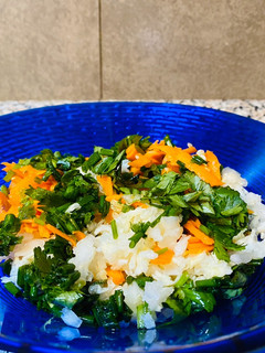Una foto de Ensalada de repollo, zanahoria y verdes