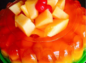 Una foto de Gelatina de Durazno con Frutas Tropicales💖