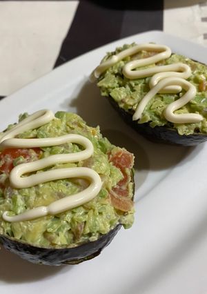 Una foto de Aguacates Rellenos