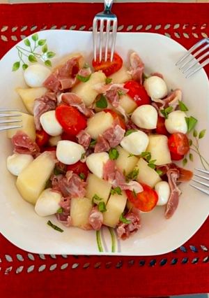 Φωτογραφία της συνταγής 🥗 Σαλάτα πεπόνι ντοματίνια προσούτο!