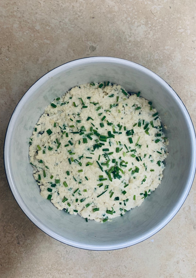 Una foto de Queso untable vegano de anacardos y cebollino