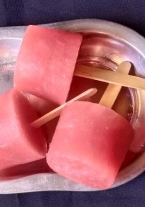 વોટર મેલન કેન્ડી (watermelon candy Recipe in Gujarati) રેસીપી મુખ્ય ફોટો