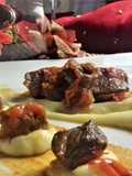 Gulash e crema di polenta al tartufo