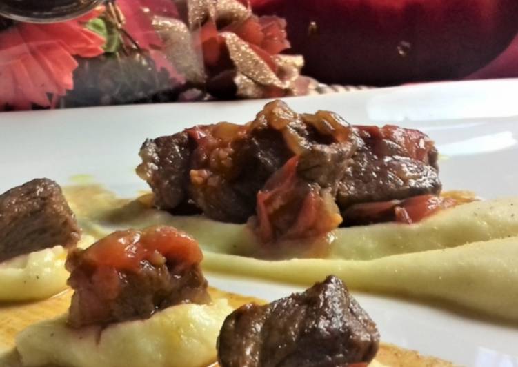 Gulash e crema di polenta al tartufo