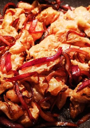 A picture of Chicken Breast with Caramelized Red Onions.