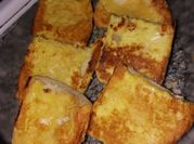 Una foto de tostadas francesas