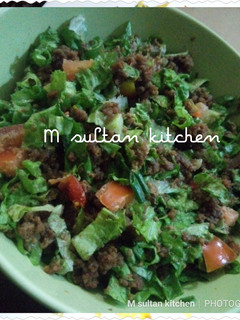 A picture of Kwadon lettuce da kuli.