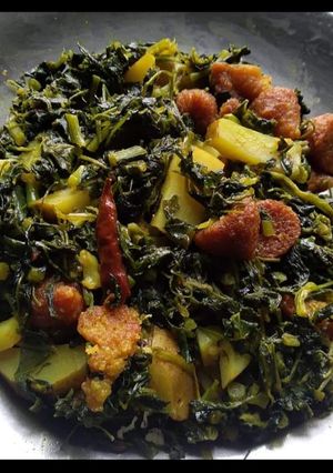 বড়ি আলু দিয়ে মেথিশাক(Bori aloo diye methi shak recipe in Bengali) রেসিপির প্রধান ছবি