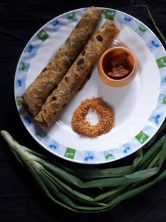 कोबी कांदा पातीचे पराठे (kobi kanda patiche paratha recipe in marathi) रेसिपी चे मुख्य फोटो