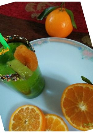 A picture of Kiwi cocktail.