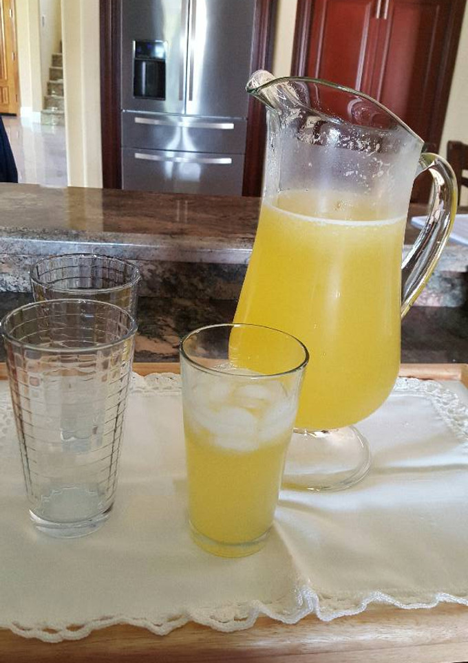 Una foto de Agua fresca de naranja agria