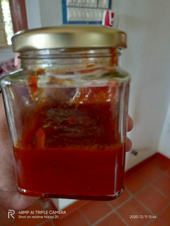 ஹோம் மேட் ரெட் சில்லி சாஸ் (Homemade redchilli sauce recipe in tamil) செய்முறை முக்கிய புகைப்படம்