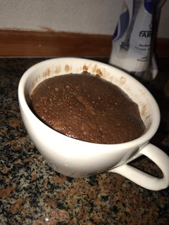 Una foto de Mug cake (bizcochuelo en taza en microondas) súper fácil y rico!
