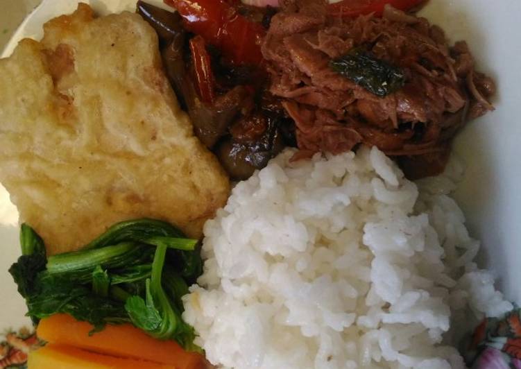 Bagaimana Menyiapkan Rames siangku, sambal terong, gudeg pedas,Tempe goreng, rebusan yang Lezat