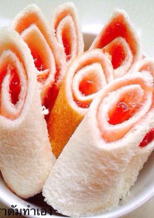 รูปของ ขนมปังกับแยมสตอ🍓