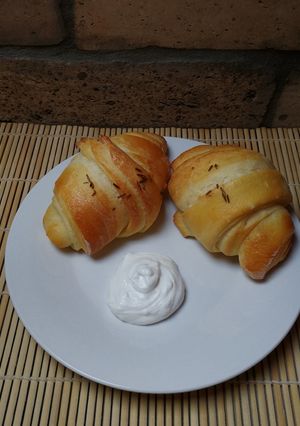 Fokhagymás croissant recept fotója