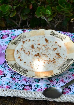 Una foto de Atole de harina de arroz con vainilla y canela❤