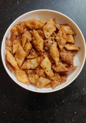 নোনতা নিমকি রেসিপির প্রধান ছবি