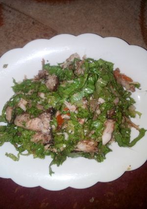 A picture of Fish lettuce salad.