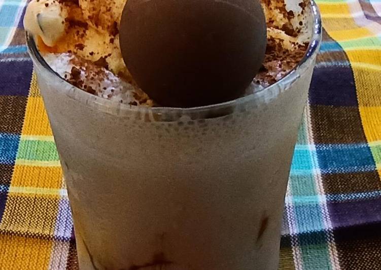 Coffee milk shake with ice cream