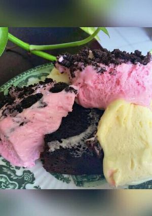 Foto resep Brownies chocolate with topping ice cream strawberry jam and durian (Enak,lembut,yummy)