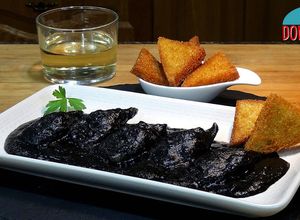 Foto principal de Chipirones o calamares en su tinta, receta tradicional
