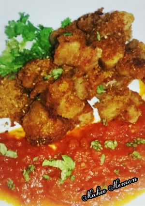 A picture of Tomatoes chutney with fry fish.