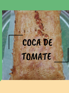 Una foto de Coca de tomate