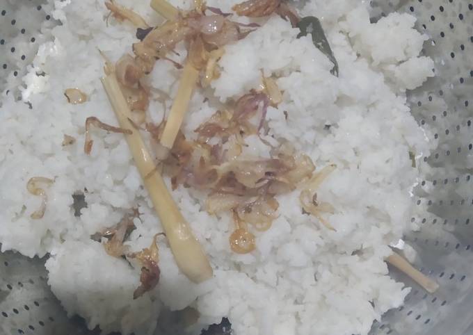 Nasi uduk praktis dengan magic com