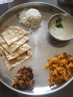ગુજરાતી કઢી (Gujarati Kadhi Recipe In Gujarati) રેસીપી મુખ્ય ફોટો