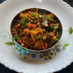 A picture of Green peas cauliflower sabji.