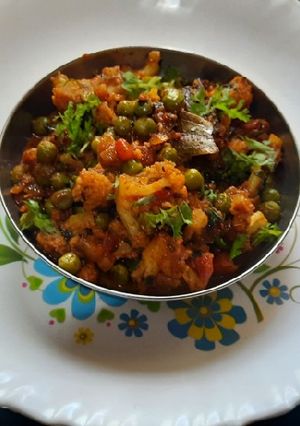 A picture of Green peas cauliflower sabji.