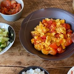 A picture of 🥚🍅 Eggs & tomatoes in Chinese style.