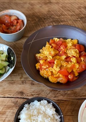 A picture of 🥚🍅 Eggs & tomatoes in Chinese style.