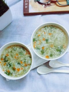 ভেজিটেবিল এগ ড্রপ স্যুপ(Vegetable egg drop soup recipe in Bengali) রেসিপির প্রধান ছবি