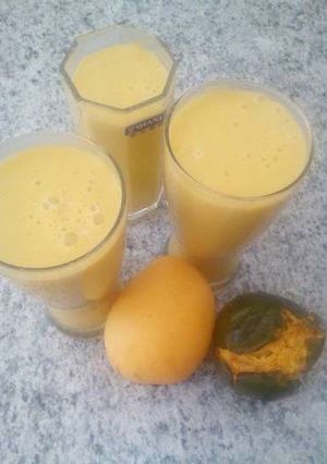 Una foto de Batido de lúcuma y mango