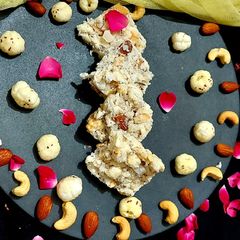 A picture of Dry Fruits Makhana Paak.