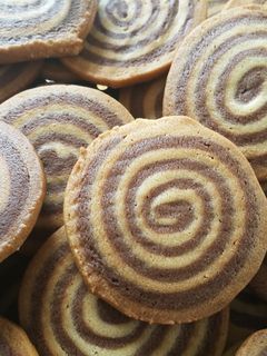 Una foto de Galletas de espiral de vainilla y chocolate