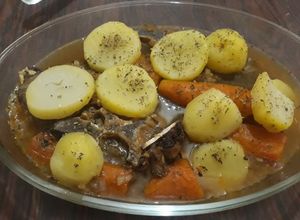 Foto de Acém Com Osso Na Pressão Com Legumes