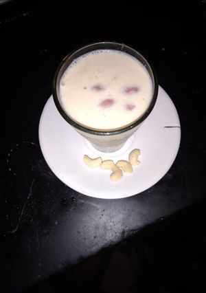 काजू कॉफी मिल्क शेक (kaju coffee milkshake recipe in Hindi) रेसिपी मुख्य फोटो