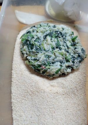 Una foto de Medallones de arroz y espinacas