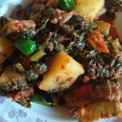 A picture of Qeema palak aloo.