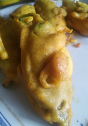 बिकानेर कि मिर्च पकौड़ा (bikaner ki mirch pakoda recipe in Hindi) रेसिपी मुख्य फोटो