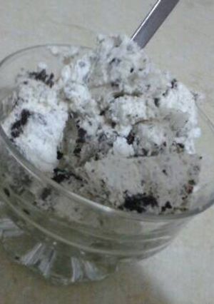 صورة لوصفة اسهل طريقة لعمل آيس كريم الاوريو السريع♡